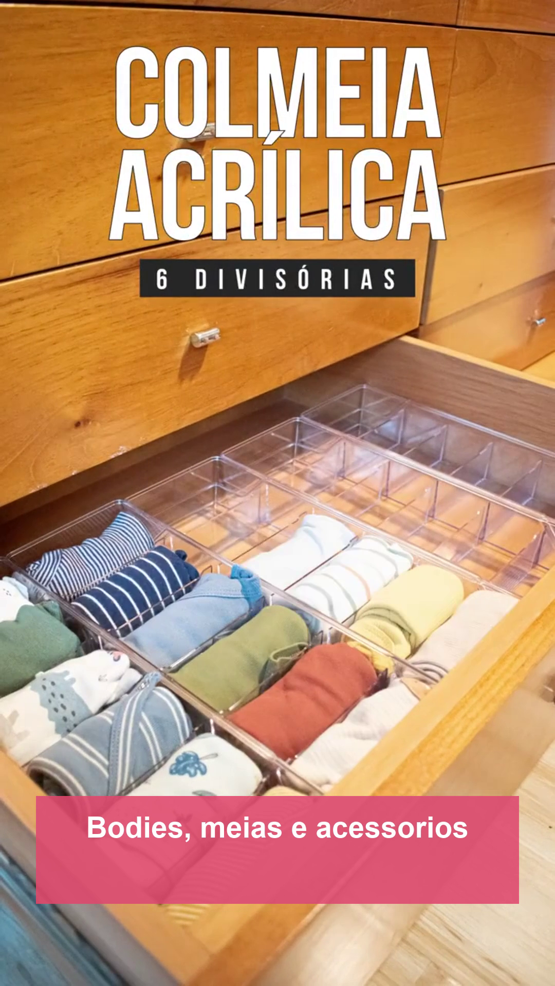 Colmeias organizadoras com roupas de bebê em uma gaveta